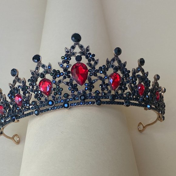 Black and Red Crown, Halloween Crown, Goth Bride, Goth Wedding, Costume - Picture 5 of 7